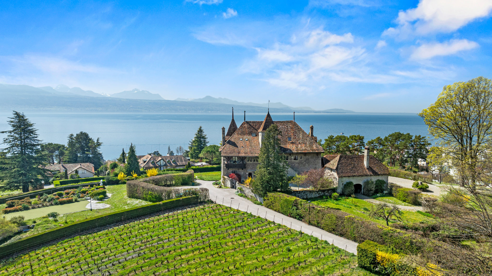 Château de Bochat - Paudex avec vue lac et montagnes au coeur du Lavaux Propriété exclusive à vendre Agence immobilière Lausanne - Pully Real Estate Agency Switzerland Poli Real Estate